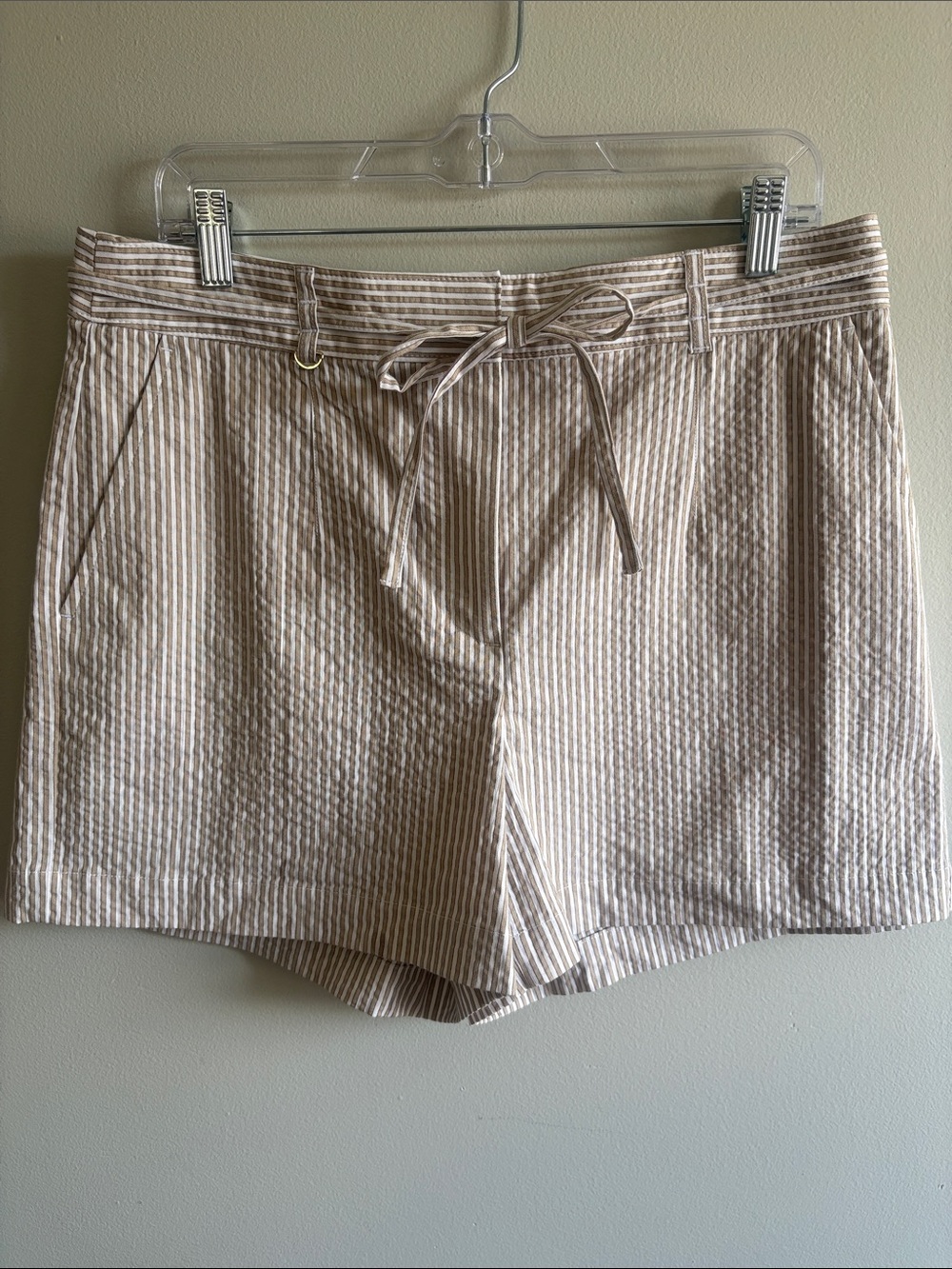 LOFT NWT‎ Seersucker Tie Waist Shorts Size 10 Coastal Summer Beige Stripe